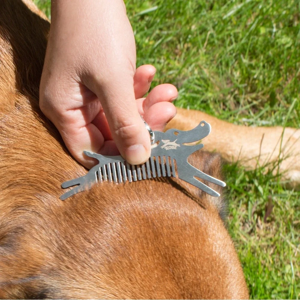 KIKKERLAND 🐾 KOBE Tick Comb